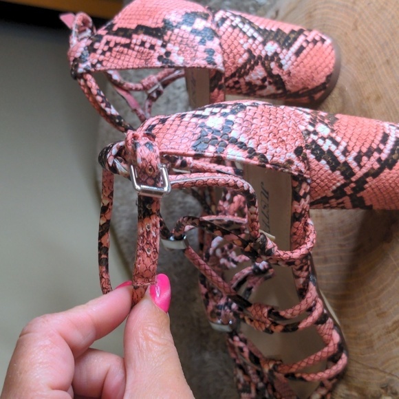 JUSTFAB ALL EYEZ ON ME Barbie PINK SNAKE SKIN CHUNKY HEEL SZ 8.5 - Picture 6 of 10